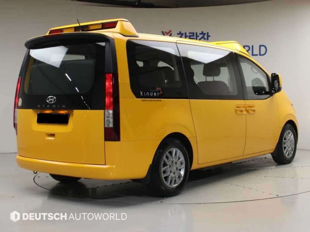 Hyundai Staria — photo 02