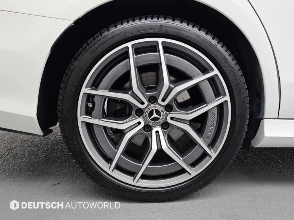 Mercedes-Benz E-Class — photo 05