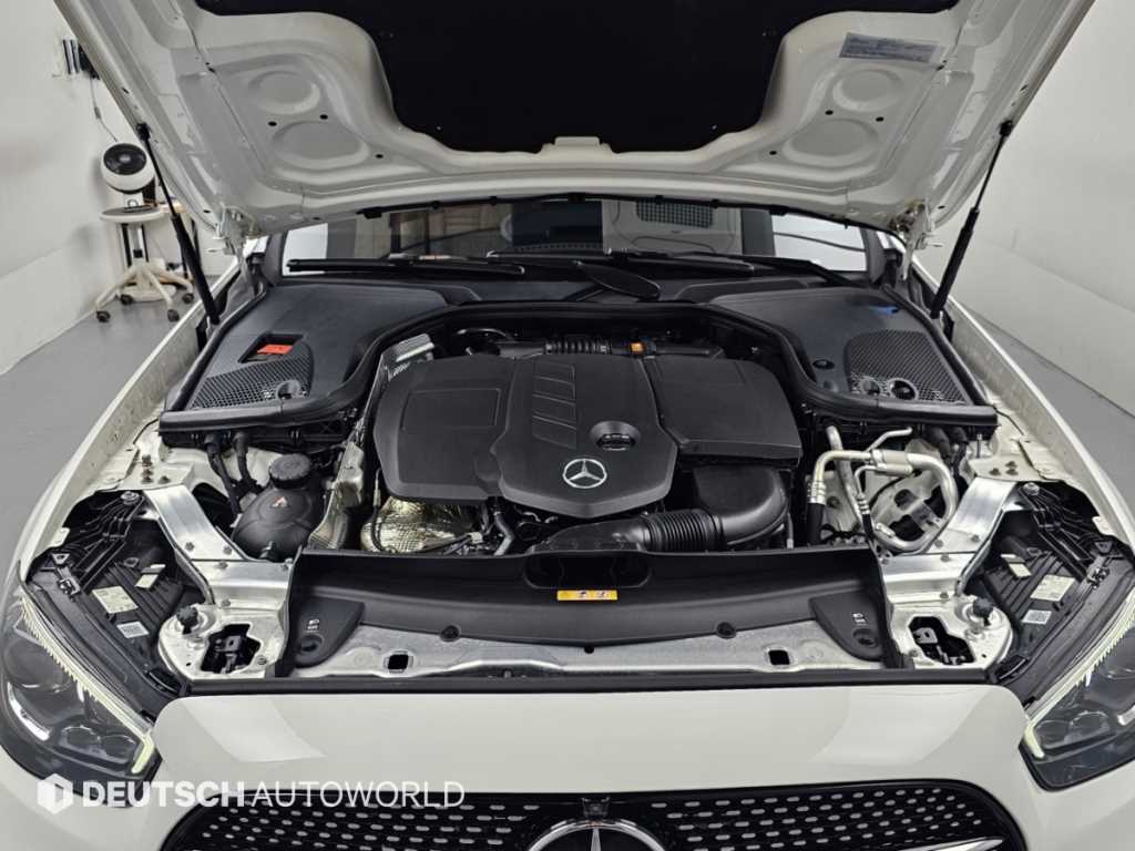 Mercedes-Benz E-Class — photo 06