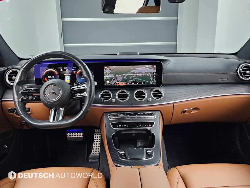 Mercedes-Benz E-Class — photo 07