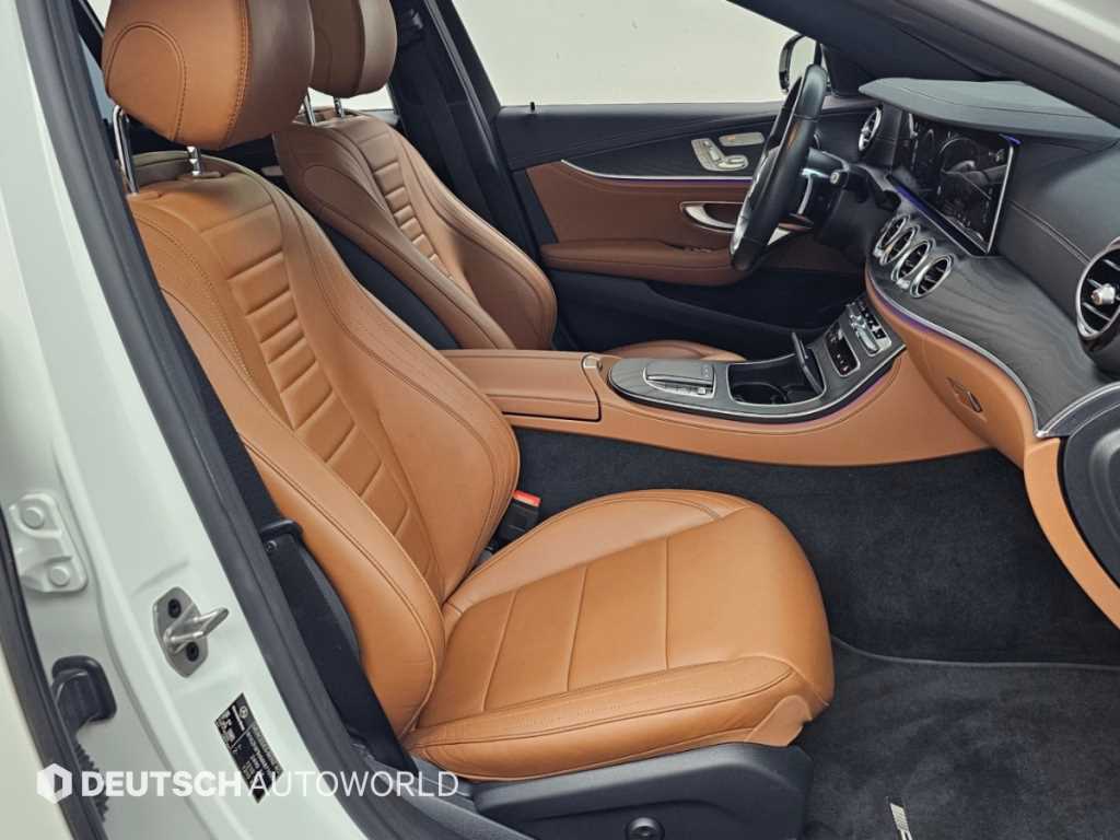 Mercedes-Benz E-Class — photo 10
