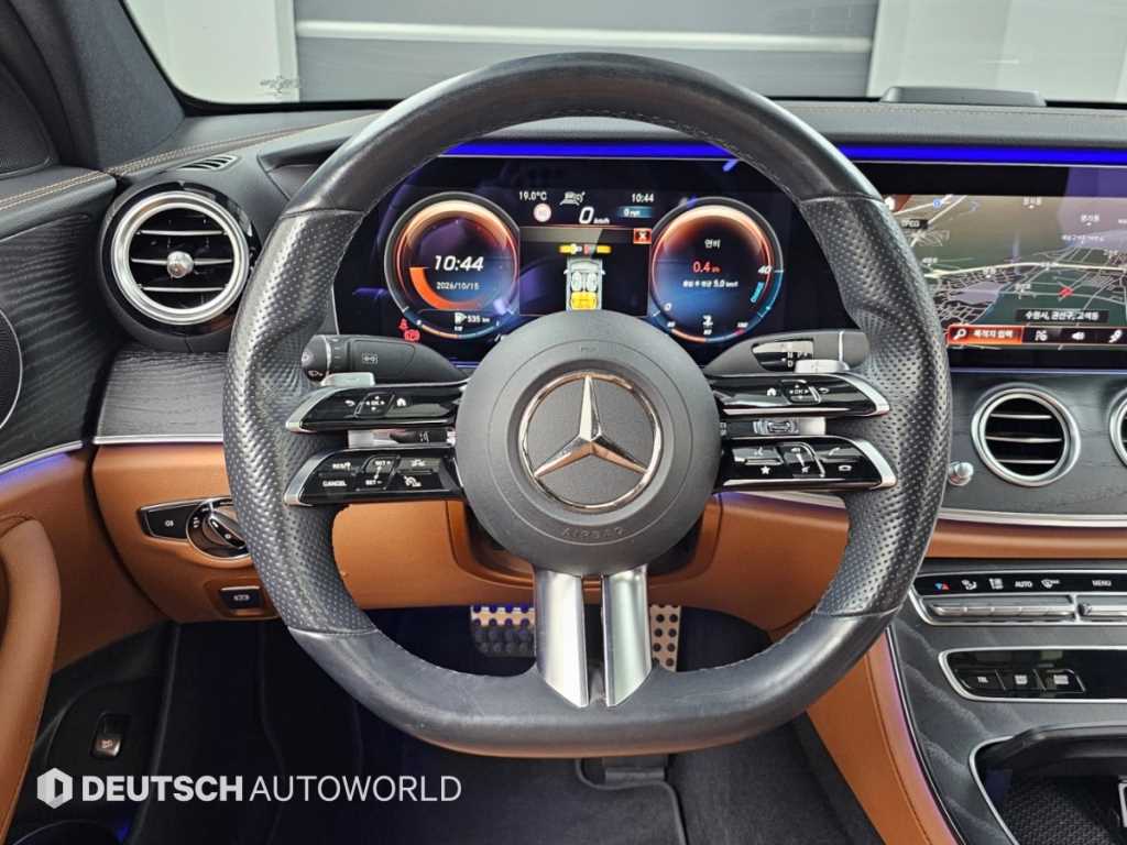 Mercedes-Benz E-Class — photo 13