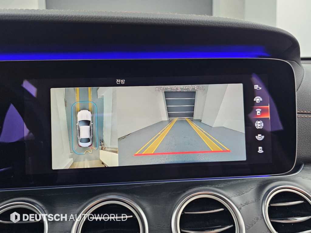 Mercedes-Benz E-Class — photo 15