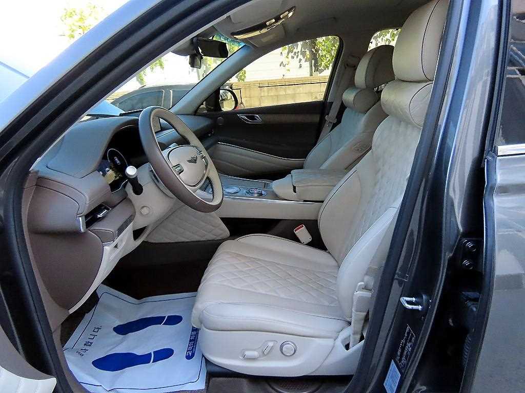 Genesis GV80 — photo 05