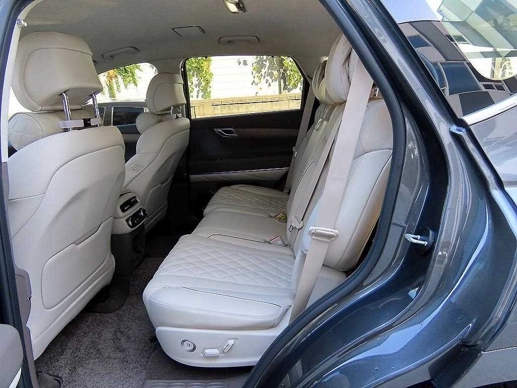 Genesis GV80 — photo 06