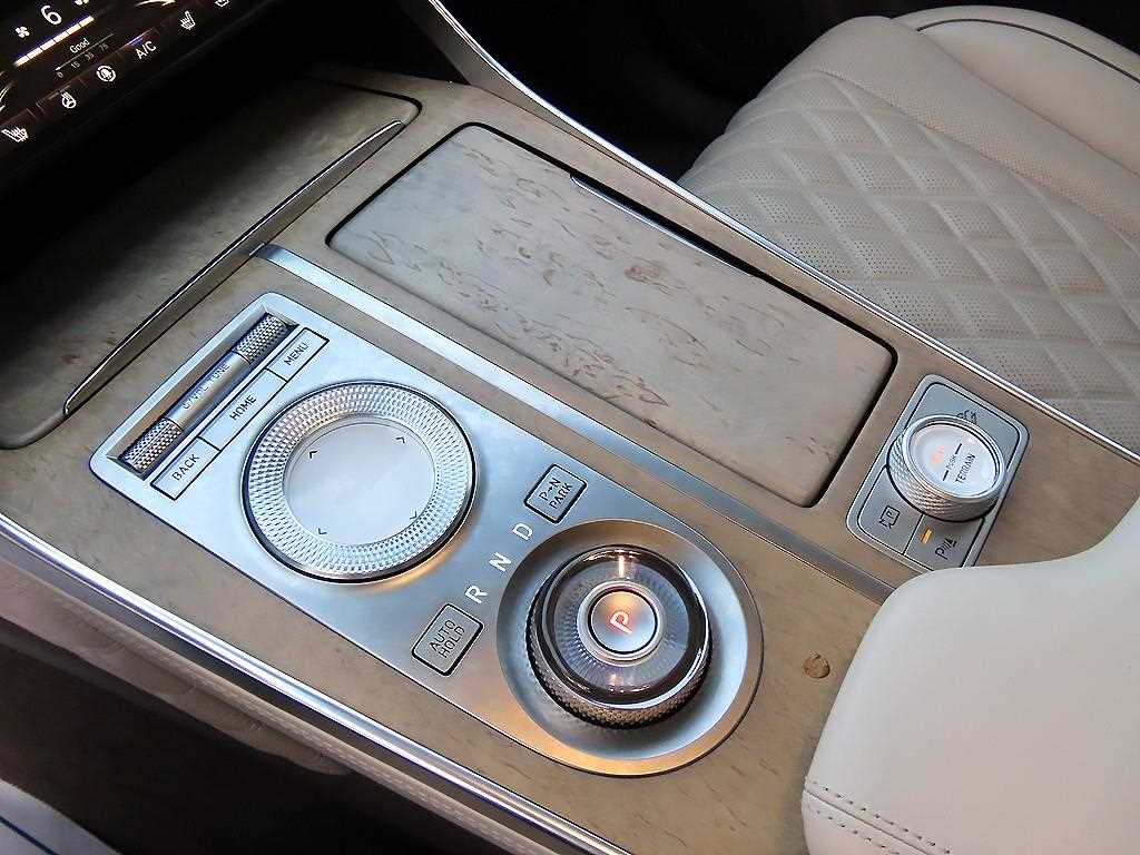Genesis GV80 — photo 11