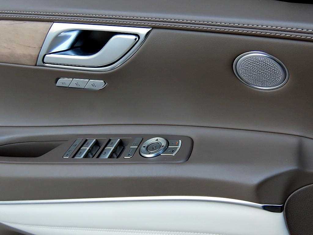 Genesis GV80 — photo 12