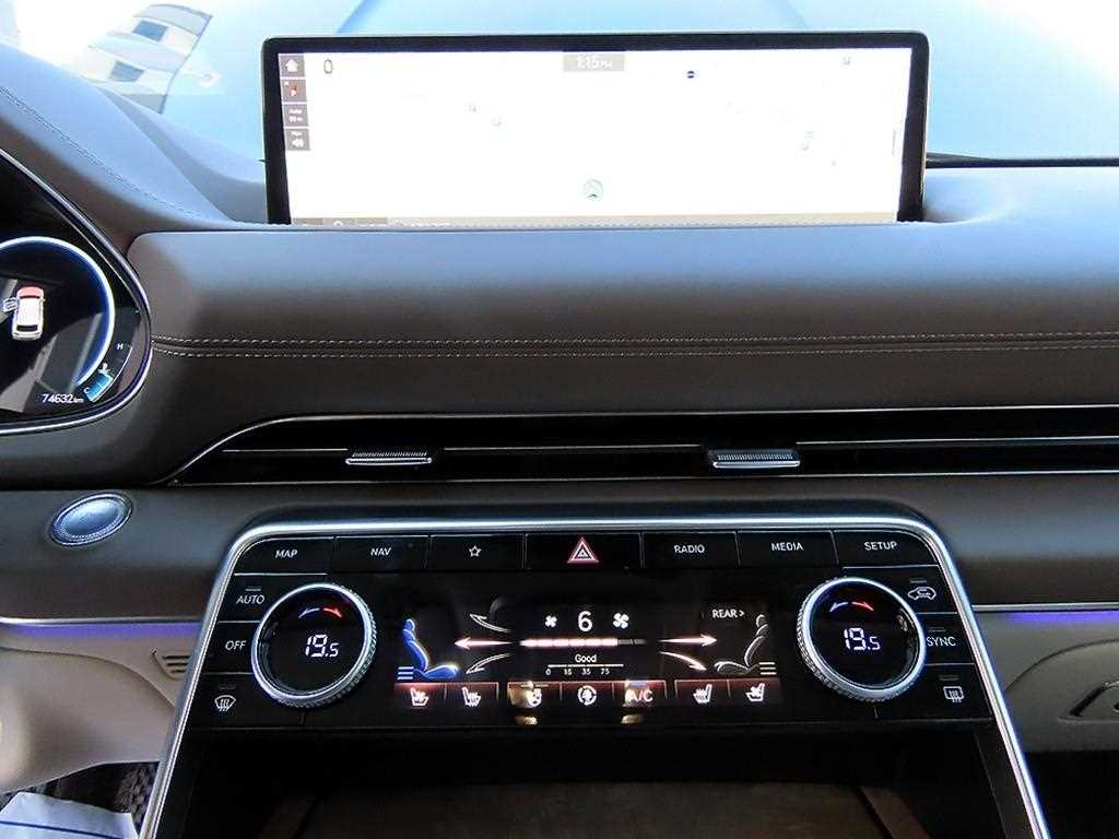 Genesis GV80 — photo 13