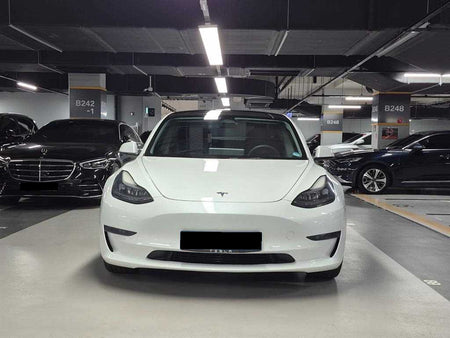 Tesla Model 3 — photo 02