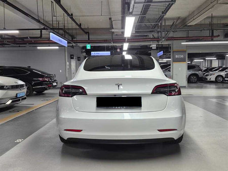 Tesla Model 3 — photo 04