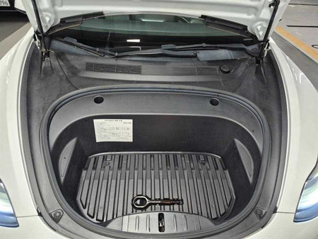 Tesla Model 3 — photo 06