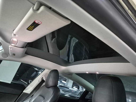 Tesla Model 3 — photo 09