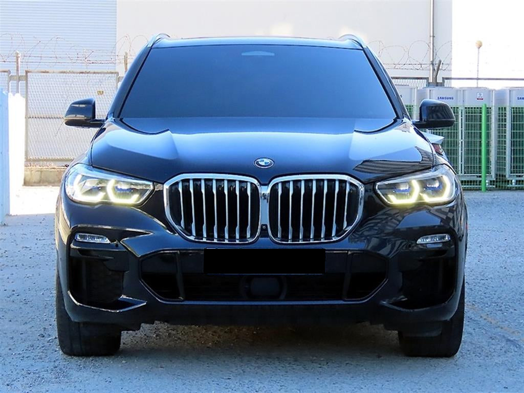 BMW X5 — photo 01