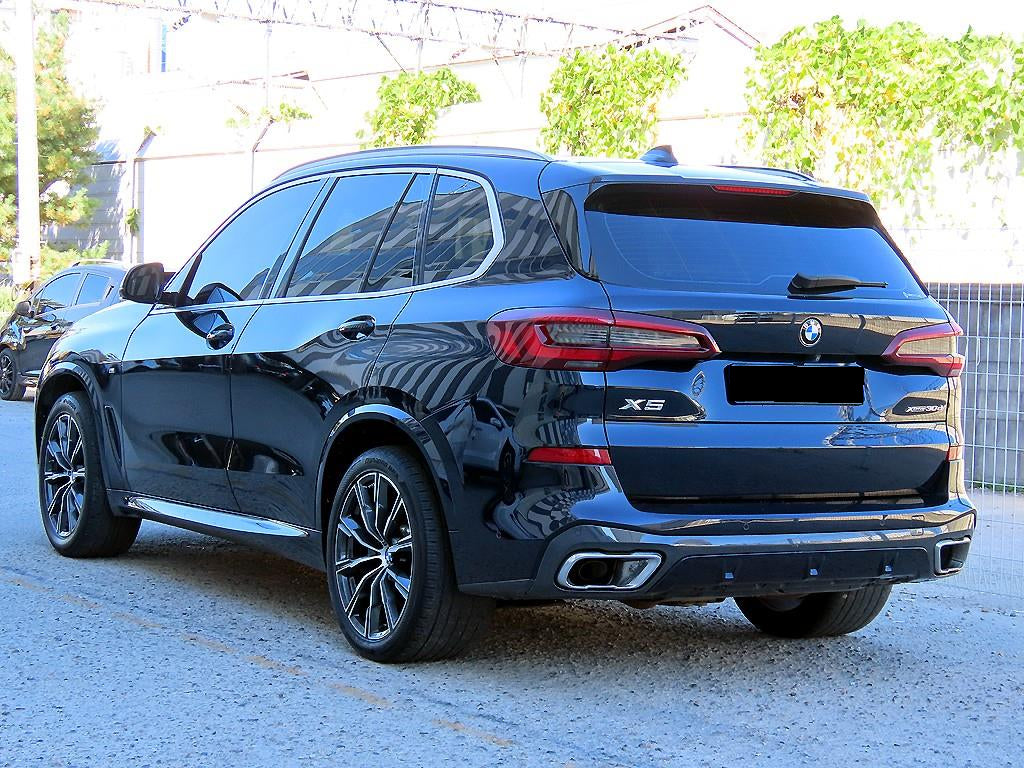 BMW X5 — photo 03