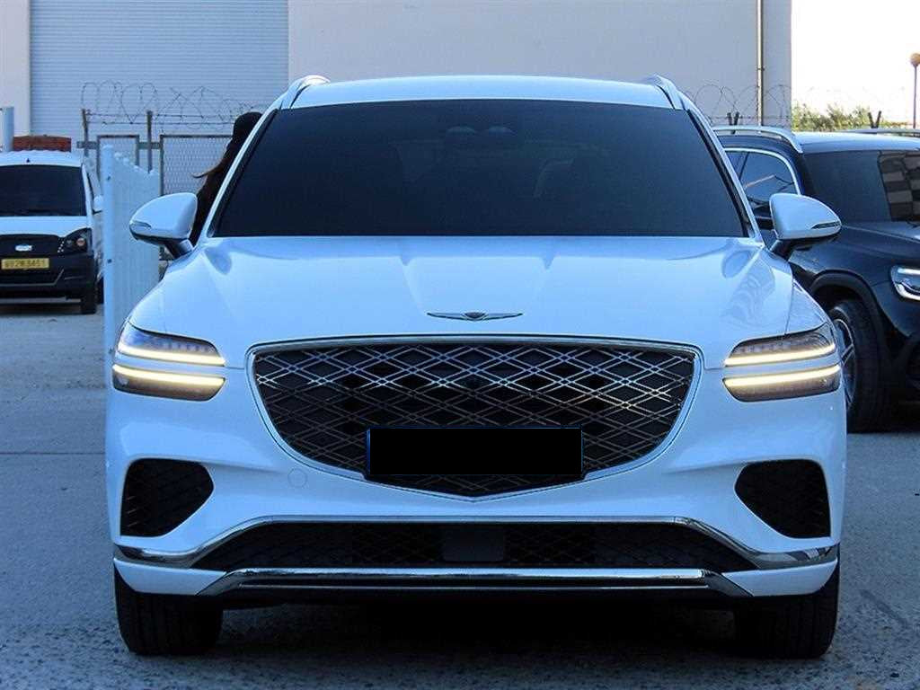 Genesis GV70 — photo 01