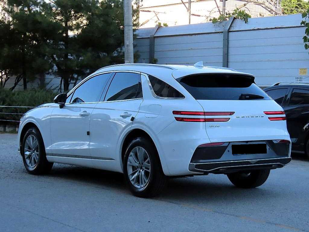 Genesis GV70 — photo 03