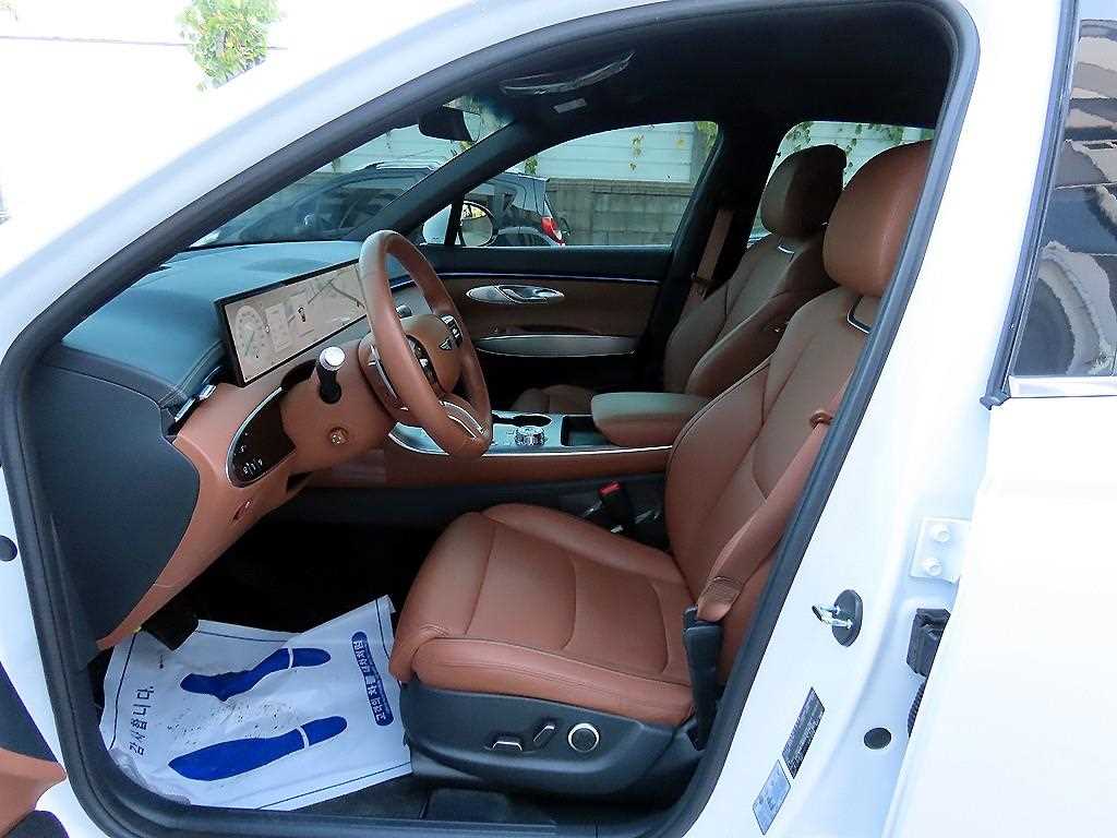 Genesis GV70 — photo 05