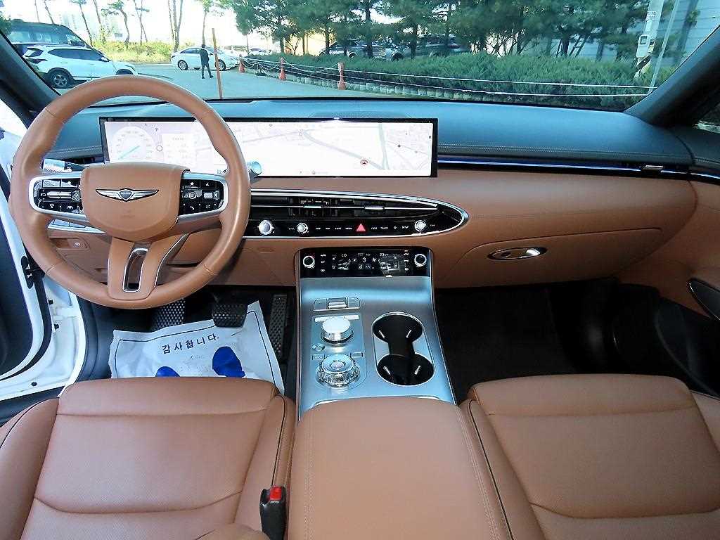 Genesis GV70 — photo 07