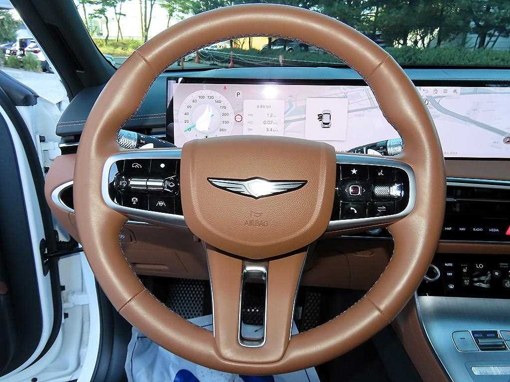 Genesis GV70 — photo 08