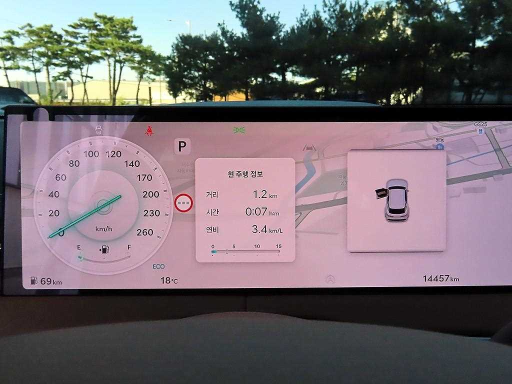 Genesis GV70 — photo 09