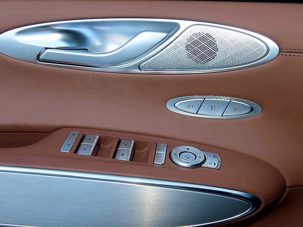 Genesis GV70 — photo 12