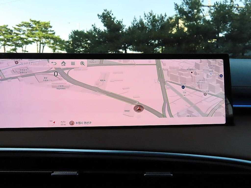 Genesis GV70 — photo 14