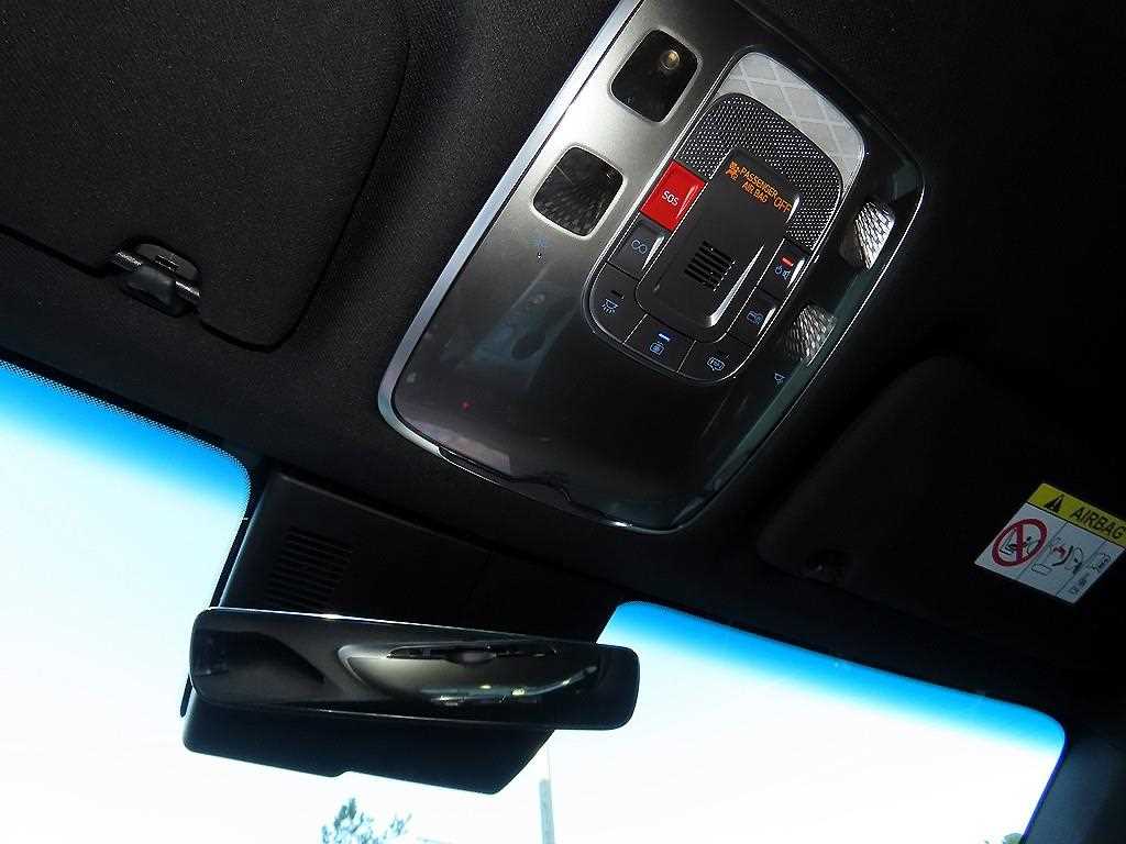 Genesis GV70 — photo 15