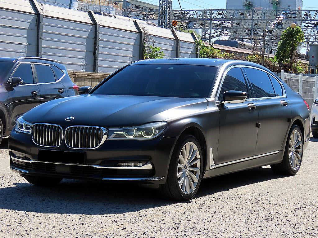 BMW 7-Series — photo 02