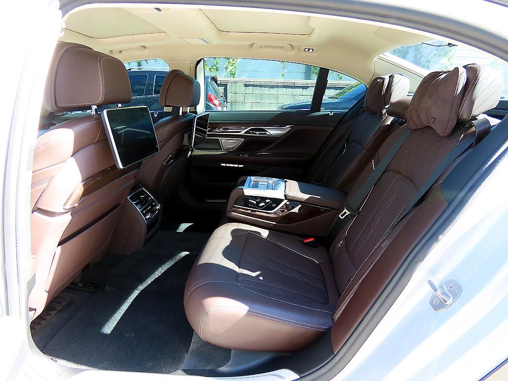 BMW 7-Series — photo 06