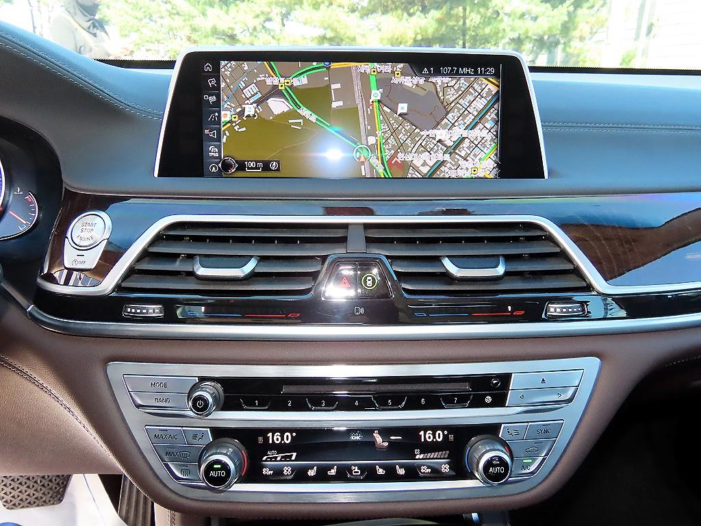 BMW 7-Series — photo 13