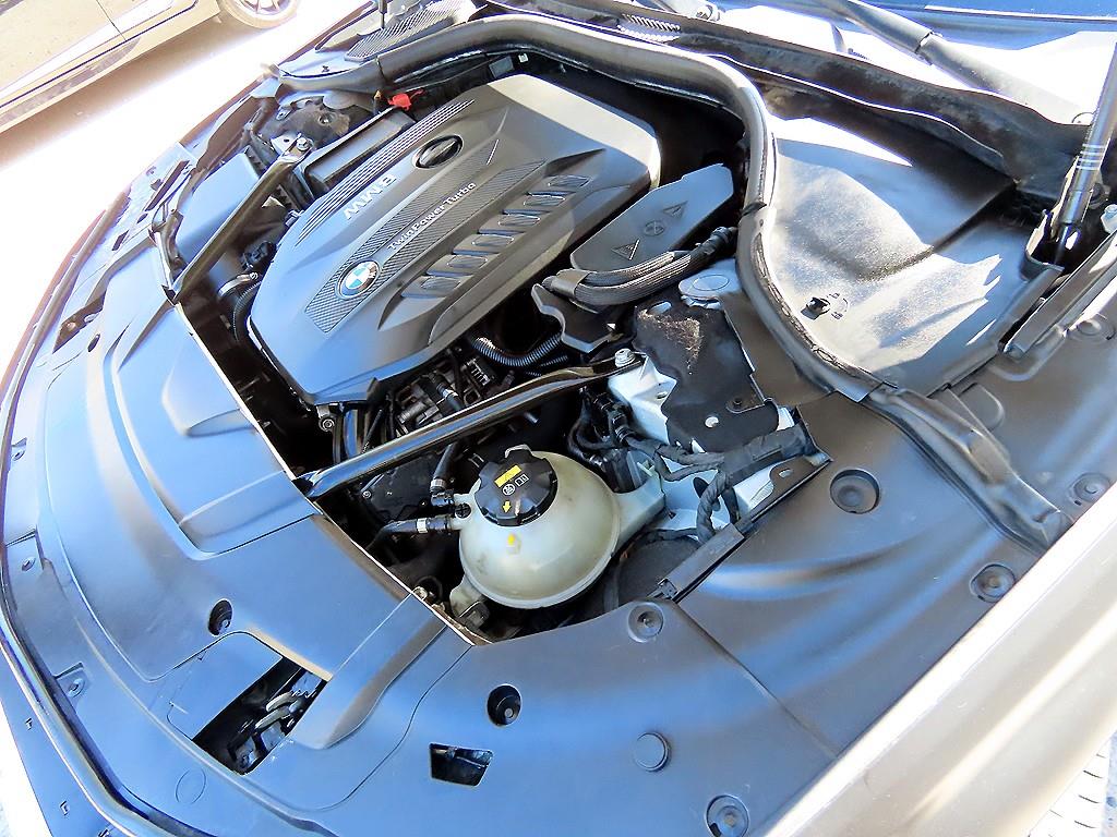 BMW 7-Series — photo 19