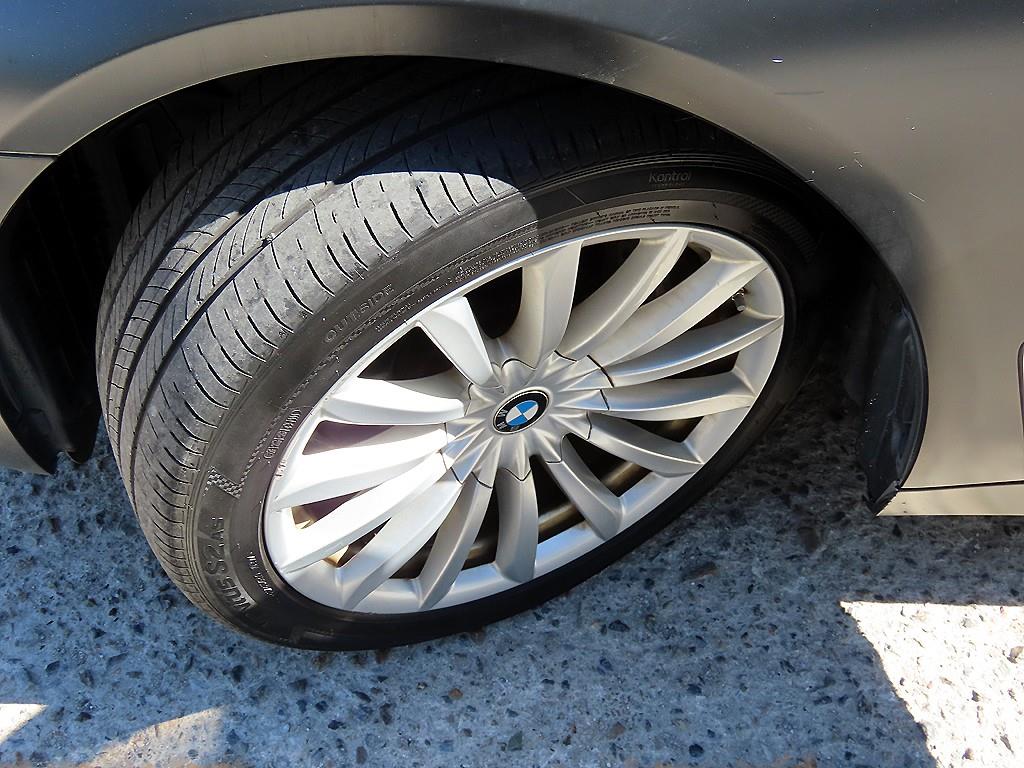 BMW 7-Series — photo 20
