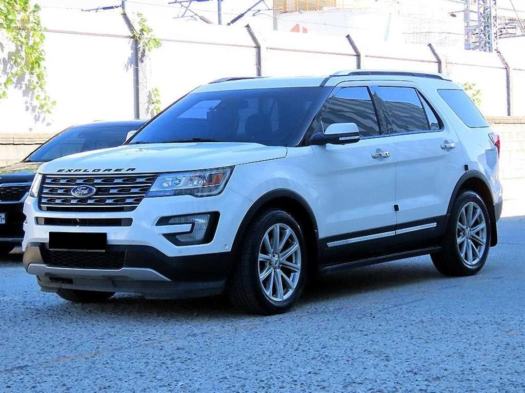 Ford Explorer — photo 02