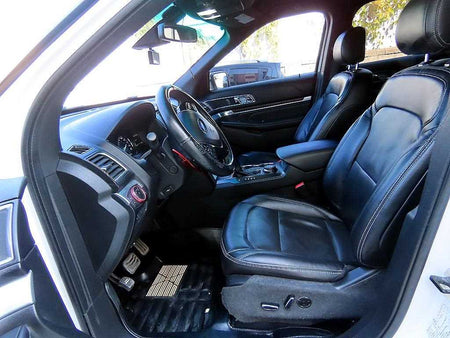Ford Explorer — photo 05