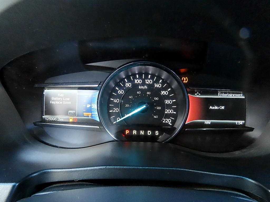 Ford Explorer — photo 09