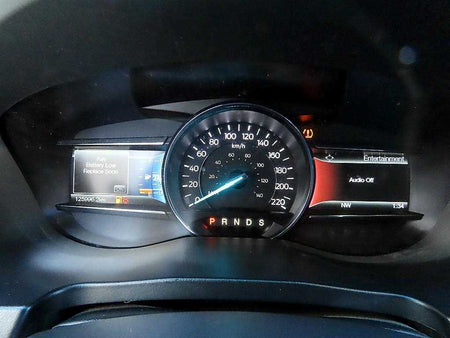 Ford Explorer — photo 09