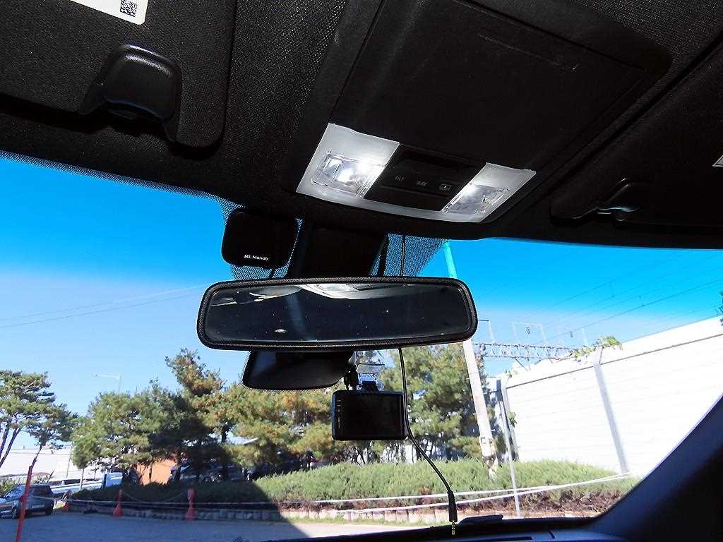 Ford Explorer — photo 12