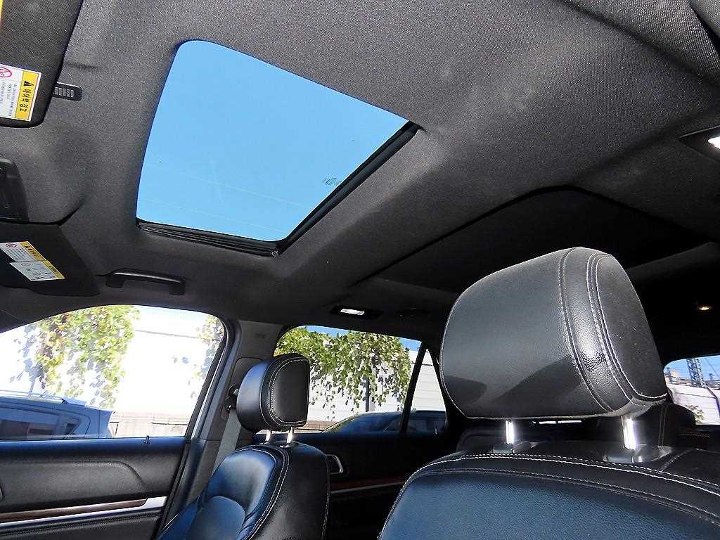 Ford Explorer — photo 17