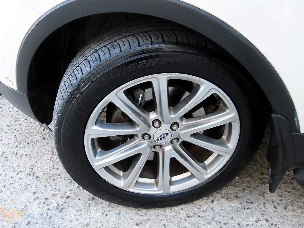 Ford Explorer — photo 20