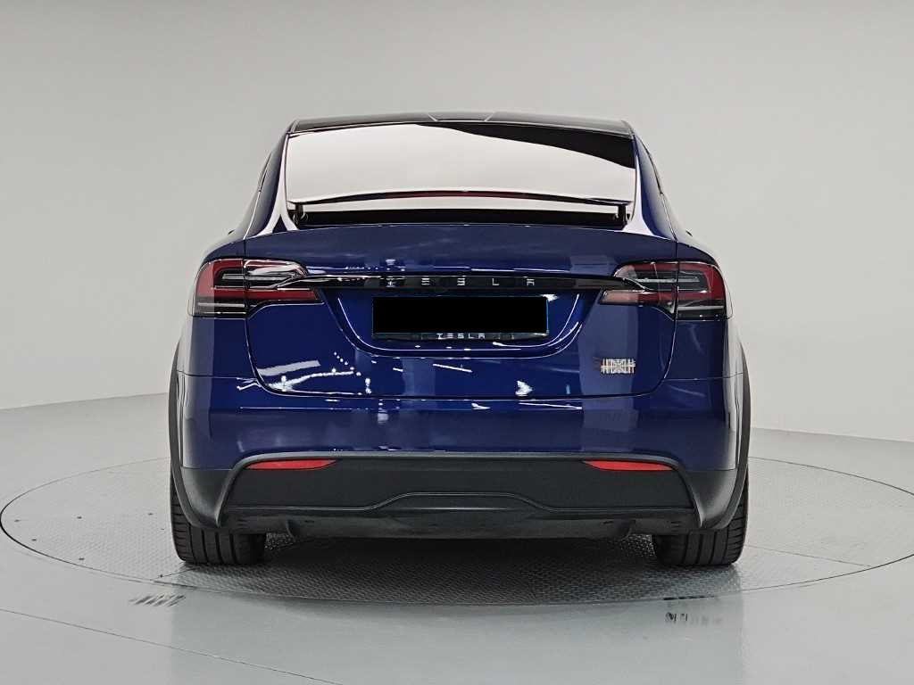 Tesla Model X — photo 03