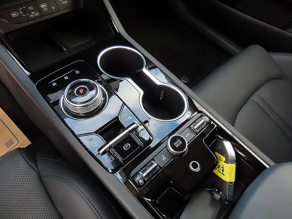Kia K5 — photo 10