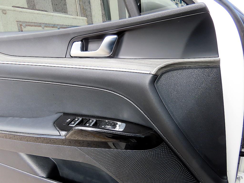 Kia K5 — photo 11