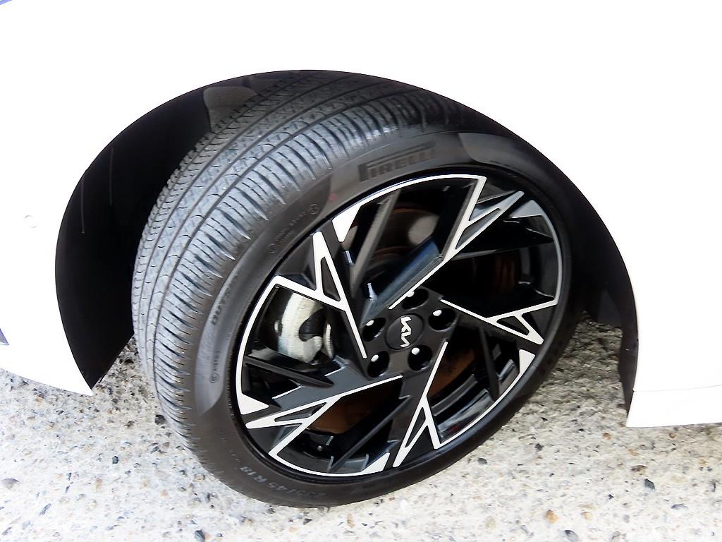 Kia K5 — photo 20