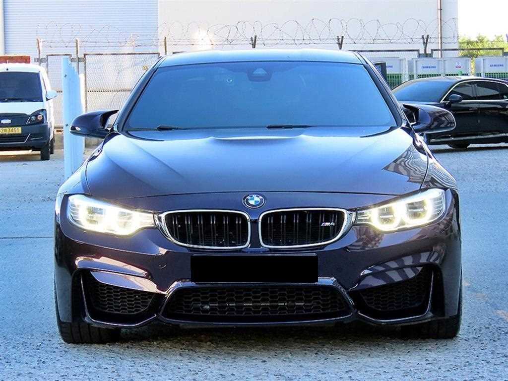 BMW M4 — photo 01