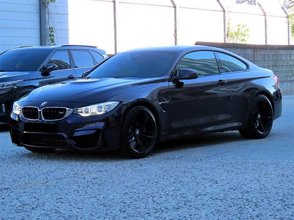 BMW M4 — photo 02