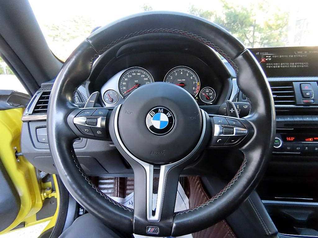 BMW M4 — photo 08