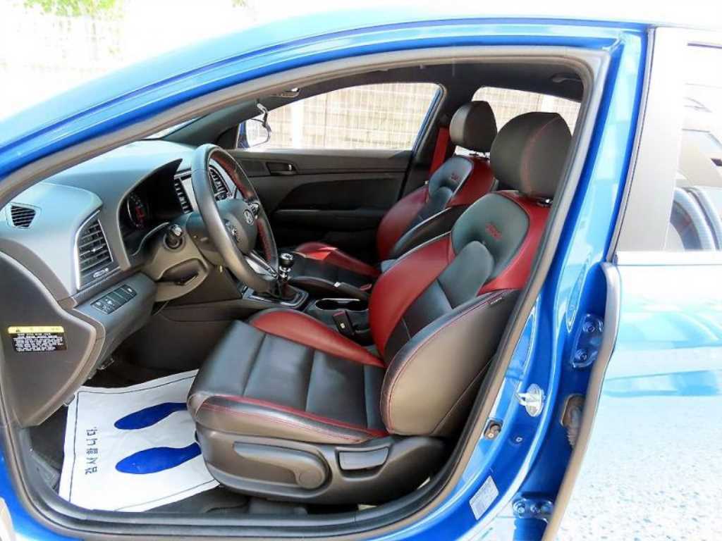 Hyundai Avante — photo 05