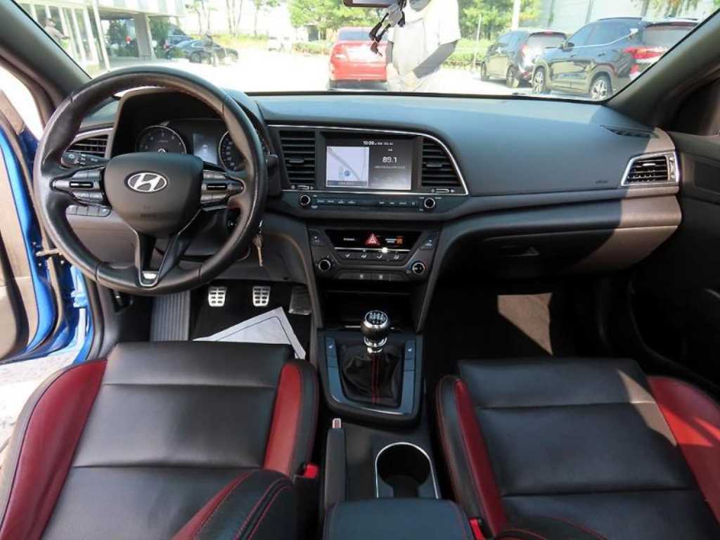 Hyundai Avante — photo 07