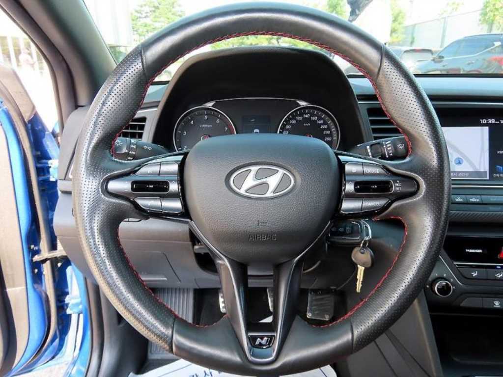 Hyundai Avante — photo 08