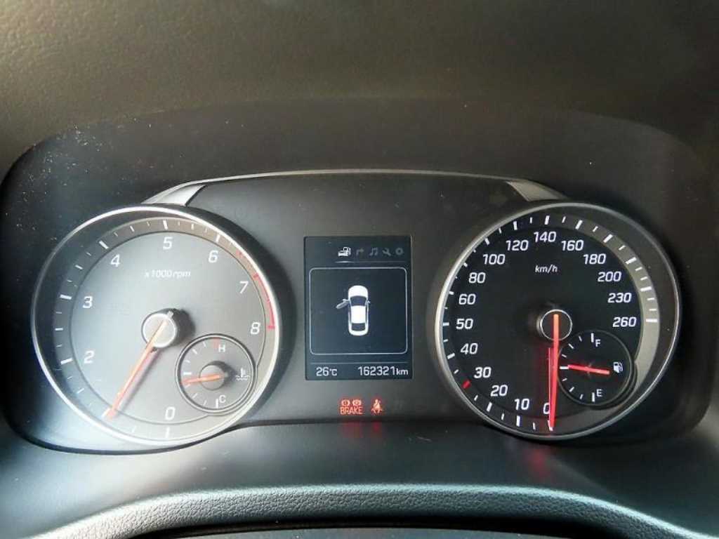 Hyundai Avante — photo 09